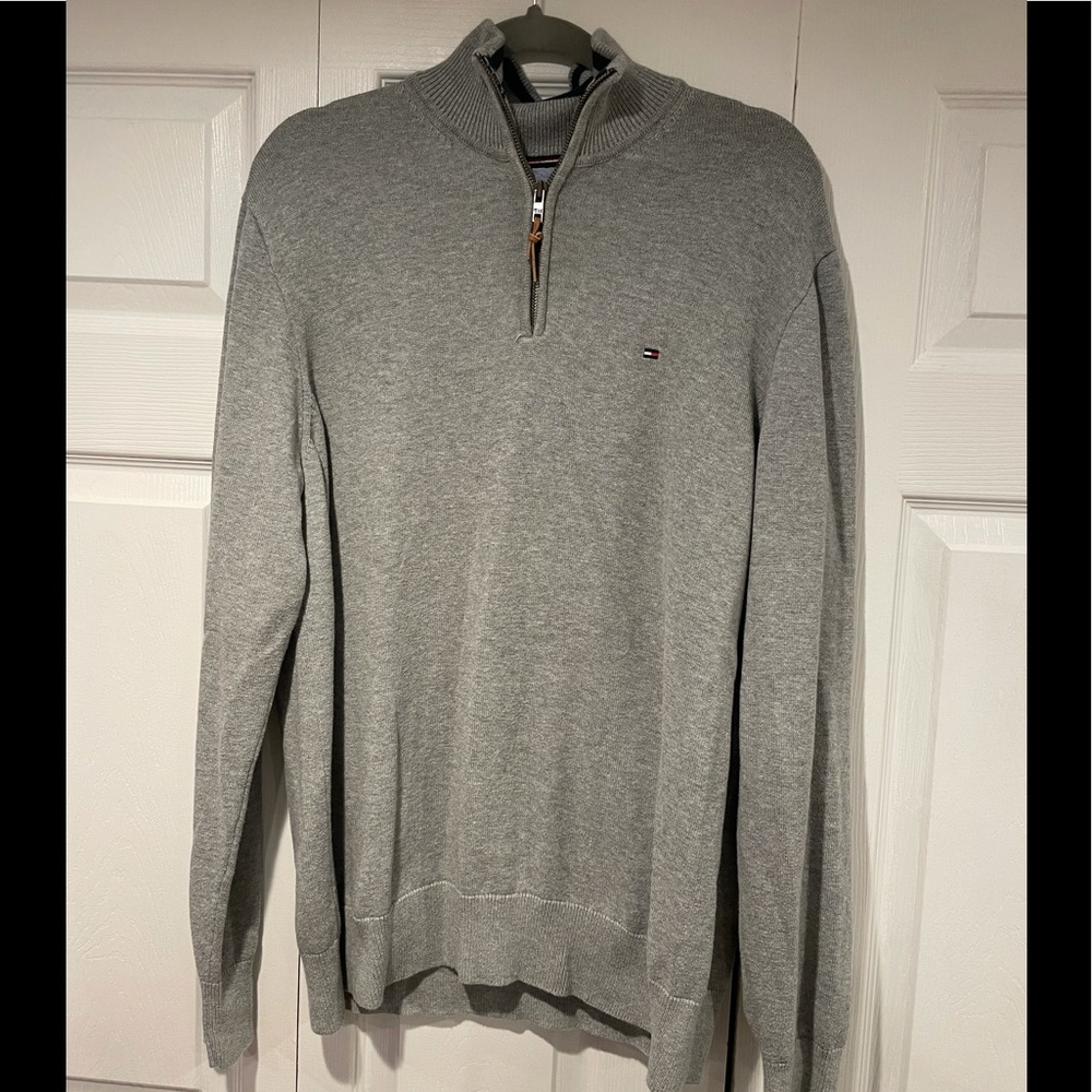 LIKE NEW Tommy Hilfiger Quarter Zip